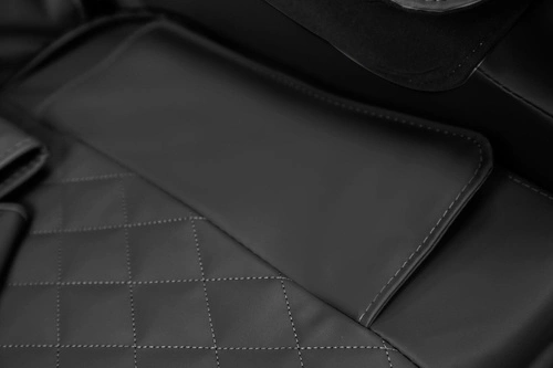 Fotel wypoczynkowy Taya czarny z funkcją masażu, podgrzewaniem i podnóżkiem do salonu ekoskóra