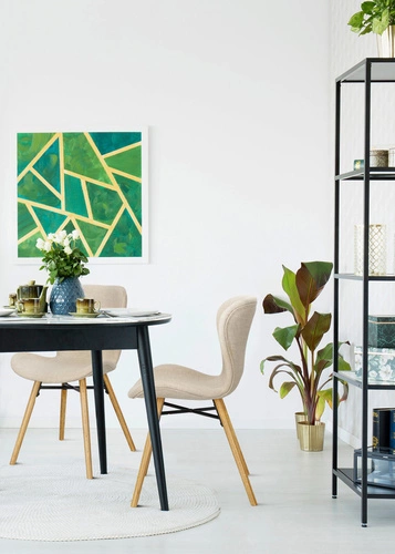 Krzesło tapicerowane Batilda Actona beżowe do jadalni nowoczesne z drewnianymi nogami