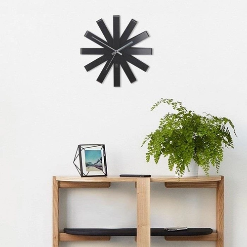 Umbra Ribbon nowoczesny czarny zegar ścienny metalowy do salonu 30 cm