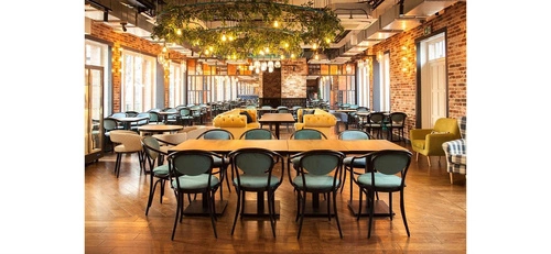 Krzesło drewniane Fameg B-9 tapicerowane z podłokietnikami do jadalni personalizowane