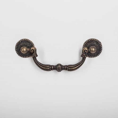 Komoda biała z szufladami Chrysa 74 cm glamour na nóżkach do salonu lub sypialni Atmosphera