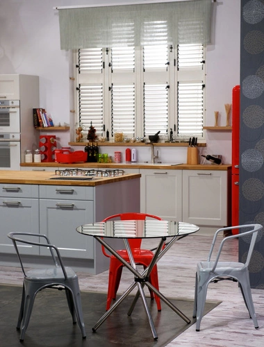 Krzesło metalowe Paris Arms niebieskie do jadalni i kuchni inspirowane Tolix industrialne