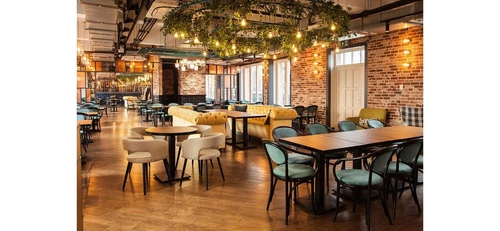 Krzesło drewniane Fameg B-9 tapicerowane z podłokietnikami do jadalni personalizowane