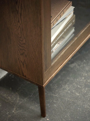 Witryna Barrali drewniana do salonu 160 cm dąb dymiony na alkohol i książki