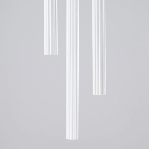 Nowoczesna biała lampa wisząca ARCHE 3P regulowana do salonu i nad stół 3-punktowa