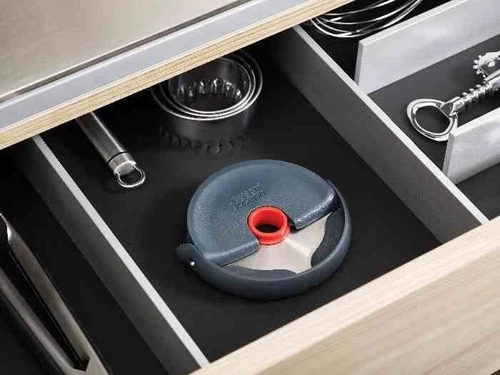 Joseph Joseph DISC nóż do pizzy z osłonką silikonową nowoczesny grafitowy