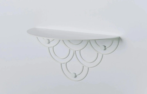 Półka ścienna biała metalowa Husk POLYHEDRA nowoczesna do salonu i kuchni 28 cm