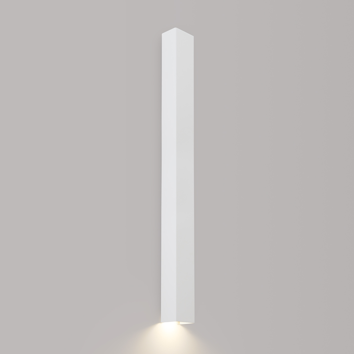 Nowoczesny biały kinkiet ścienny FREYA 90 Thoro stalowy do salonu i sypialni 90 cm