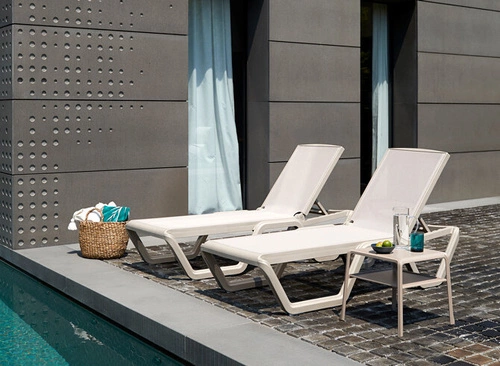 Leżak ogrodowy Vela SCAB Design biały nowoczesny technopolimerowy regulowany na taras i do ogrodu