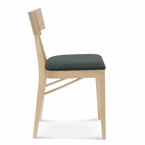 Krzesło tapicerowane Akka FAMEG do jadalni lub salonu, drewniane, personalizowane, styl retro