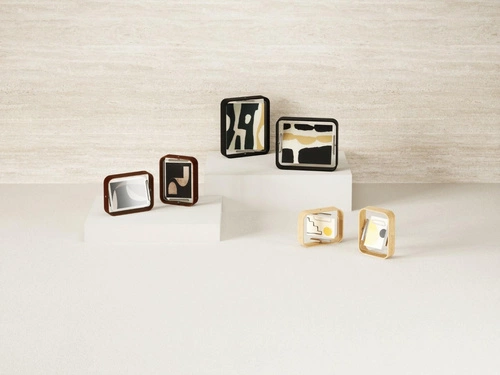 Ramka na zdjęcia 20x25 stojąca drewniana orzechowa Bellwood Umbra nowoczesna dekoracyjna