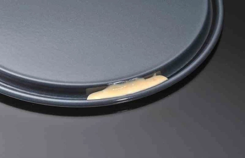 Tortownica 28 cm Kaiser stalowa rozpinana z ceramiczną powłoką nieprzywierającą do ciasta