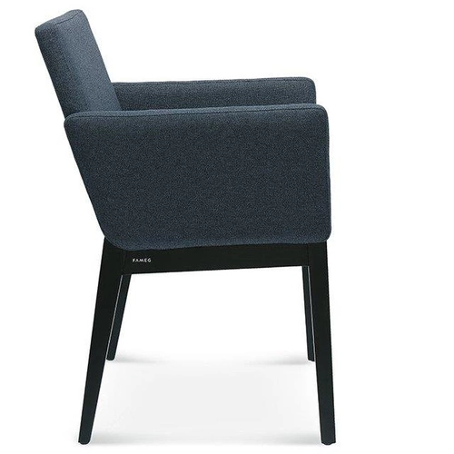 Fotel kubełkowy Apollo Fameg tapicerowany z podłokietnikami do salonu nowoczesny