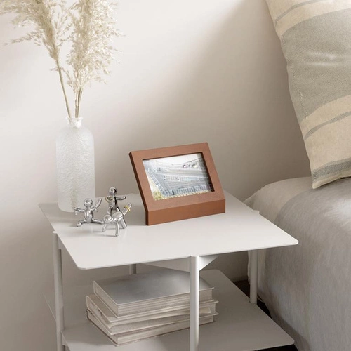 Drewniana ramka na zdjęcia 10x15 stojąca Podium orzech nowoczesna Umbra na biurko