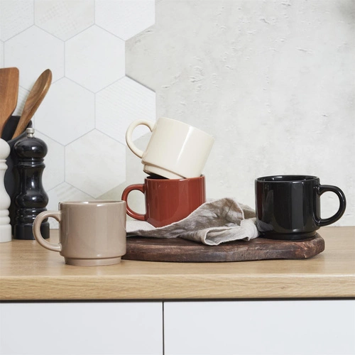 Zestaw 4 kubków ceramicznych Japandi na stojaku Intesi do kawy i herbaty multikolor