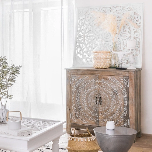 Komoda drewniana Shirel mango na nóżkach z frezowanym frontem do salonu Atmosphera 90 cm