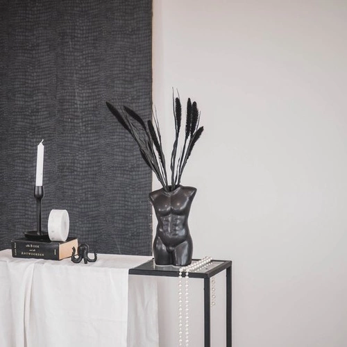 Czarny wazon ceramiczny Męski Tors nowoczesny dekoracyjny do salonu HV decor 24 cm