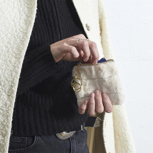 Portfelik futrzany kremowy