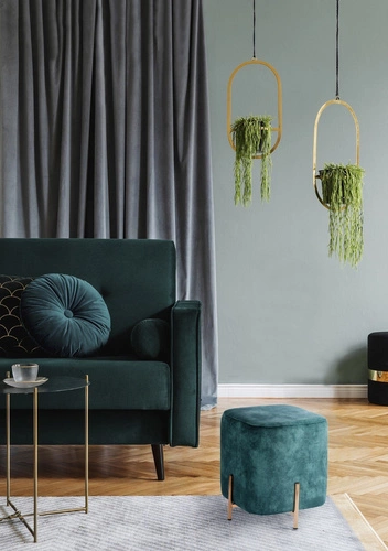 Pufa Izbit Velvet niebieska glamour na złotych nóżkach do salonu i toaletki 42,5 cm Intesi