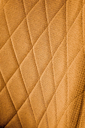 Krzesło tapicerowane Fenri musztardowe do jadalni nowoczesne pikowane z czarnymi nogami Intesi