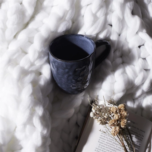 Kubek ceramiczny Noyer 330 ml granatowy glamour do kawy i herbaty Intesi