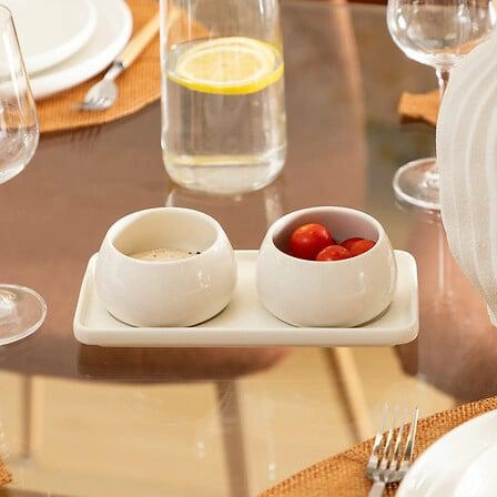 Zestaw do serwowania przystawek Nora z białej ceramiki na prostokątnej tacy 5five simply smart