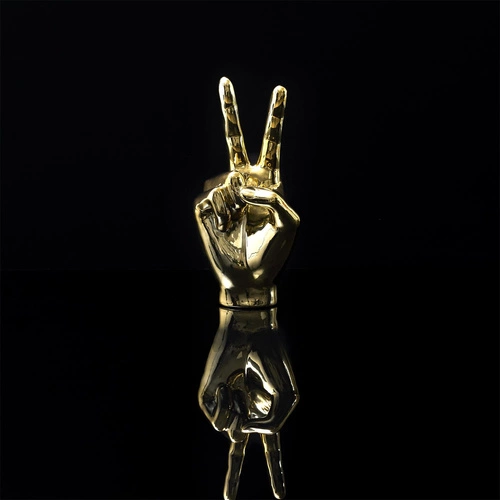 Figurka dekoracyjna Dłoń Victoria Intesi złota ceramiczna do salonu i biura 27 cm