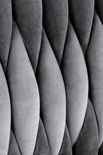 Krzesło tapicerowane welur Lina Intesi szare ze złotymi nogami do jadalni nowoczesne