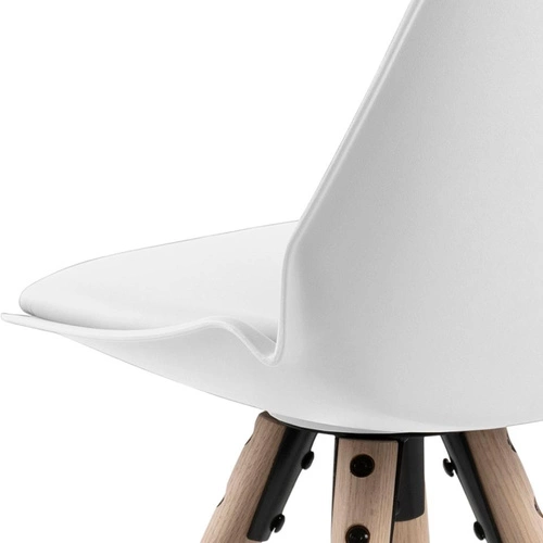 Hoker Oslo biały skandynawski z oparciem do kuchni na dębowych nogach Actona 65 cm