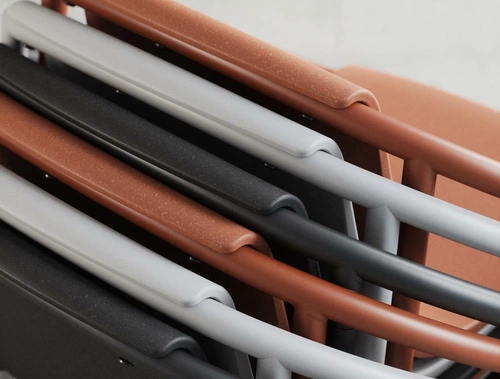 Krzesło Ringo Umbra czarne nowoczesne metalowe z podłokietnikami do jadalni i ogrodu