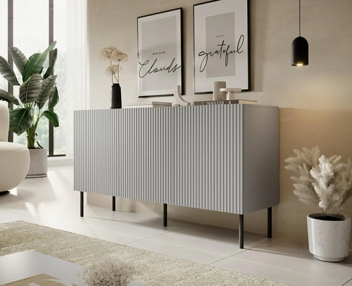 Komoda Harbin 150 cm szara z ryflowanymi frontami nowoczesna na nóżkach do salonu Intesi