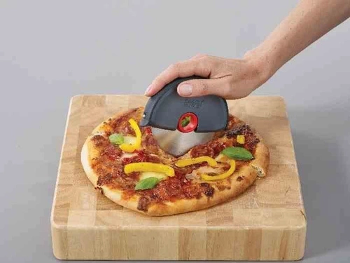 Joseph Joseph DISC nóż do pizzy z osłonką silikonową nowoczesny grafitowy