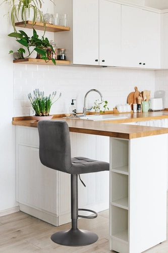 Hoker Dafne VIC czarny welurowy z oparciem, regulowany, obrotowy do kuchni i wyspy