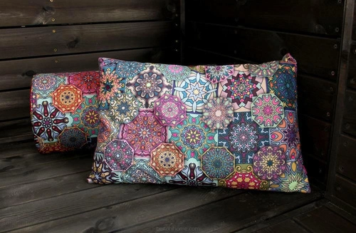 Poduszka dekoracyjna welurowa VALENCIA antyalergiczna do salonu i sypialni multikolor