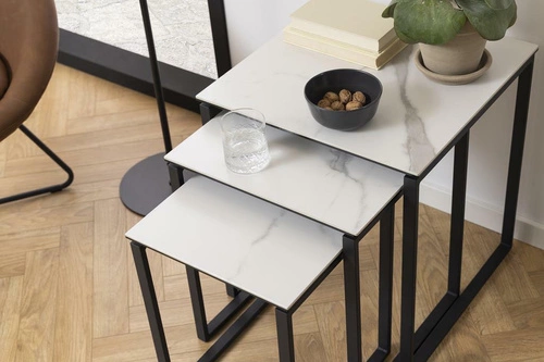 Zestaw trzech stolików kawowych Katrine biały marmur kwadratowy nowoczesny do salonu