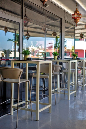 Hoker z oparciem Lisa 75 cm szary nowoczesny metalowy sztaplowany do kuchni i wyspy SCAB Design