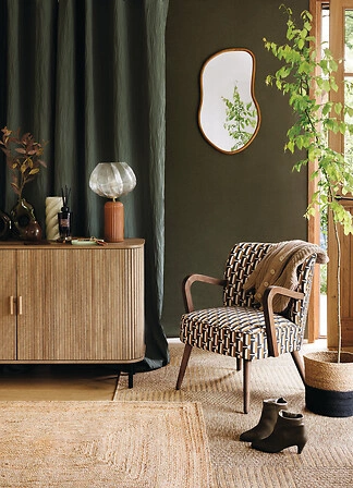 Fotel wypoczynkowy Chiara z podnóżkiem brązowy tapicerowany do salonu retro z podłokietnikami Atmosphera