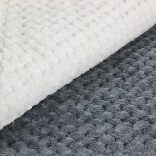 Puszysty koc polarowy Honey szary 150x200 cm na kanapę i łóżko do salonu Intesi