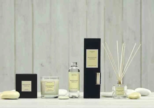 Świeca zapachowa sojowa Cereria Molla Santiago wanilia 230g w szkle do salonu