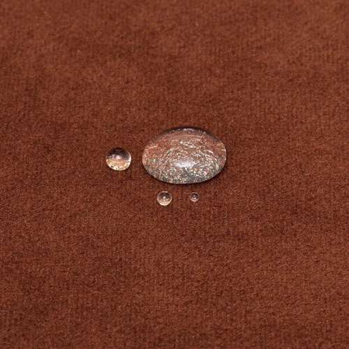 Sofa trzyosobowa Candice aksamitna brązowa nowoczesna z podłokietnikami do salonu Atmosphera