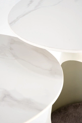 Zestaw 2 okrągłych stolików kawowych Mae biały marmur nowoczesny do salonu z legowiskiem