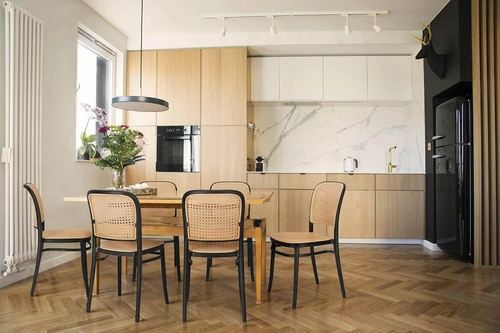 Krzesło do jadalni Antonio Intesi czarne z tworzywa sztaplowane w stylu thonetowskim