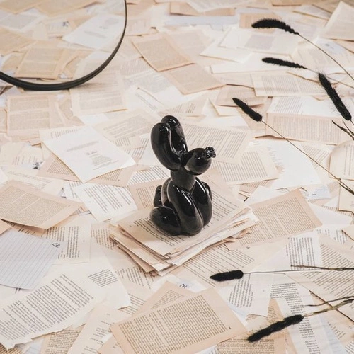 Figurka dekoracyjna pies balon czarny nowoczesna HV decor na półkę do salonu 24 cm