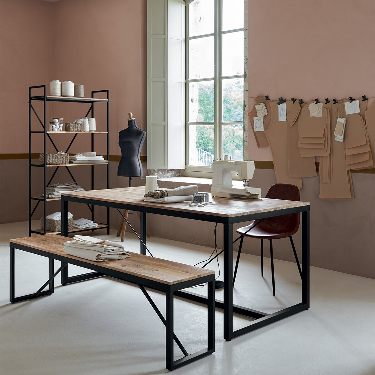 Regał na książki industrialny Edena Atmosphera metalowy z półkami z drewna akacjowego czarny 180 cm