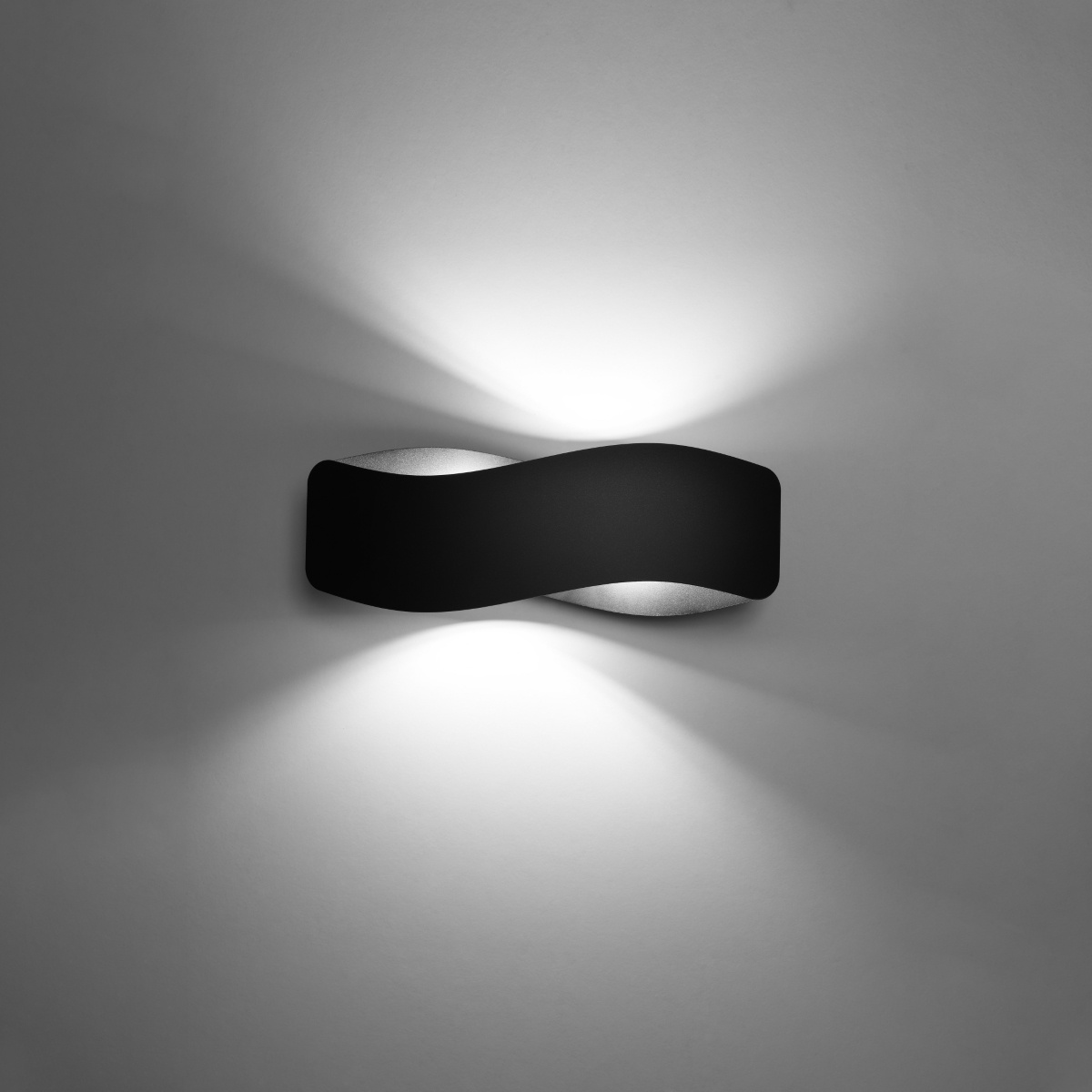 Kinkiet ścienny Tila czarny nowoczesny metalowy 40 cm do salonu i sypialni Sollux