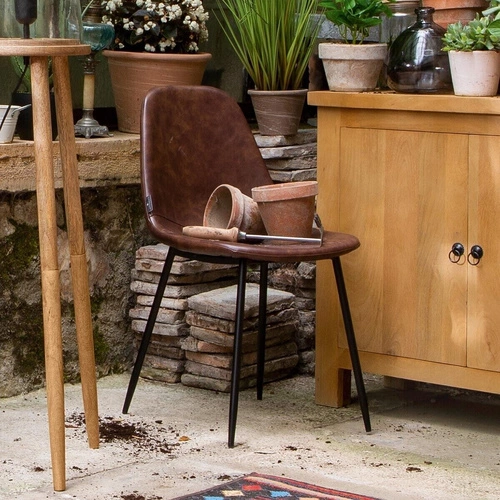 Krzesło do jadalni Atmosphera Vladi tapicerowane ekoskóra brązowe loftowe na czarnych nogach