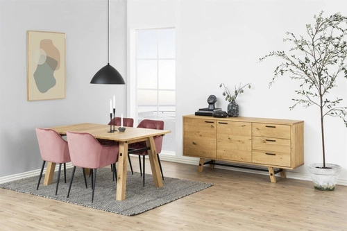 Krzesło tapicerowane Brooke Actona welurowe muszelka glamour czerwone z podłokietnikami do salonu