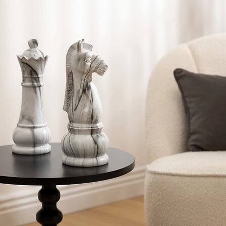 Figurka dekoracyjna szachowa Olen Skoczek glamour biały marmur do salonu Atmosphera 26,5 cm