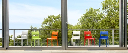 Krzesło ogrodowe Sai zielone z tworzywa sztaplowane do ogrodu i sali bankietowej SCAB Design