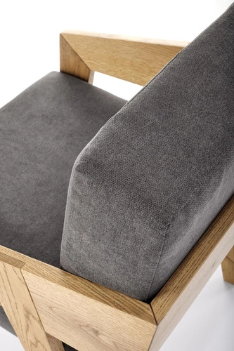 Fotel kubełkowy Davero szary skandynawski z dębowymi nogami do salonu tapicerowany